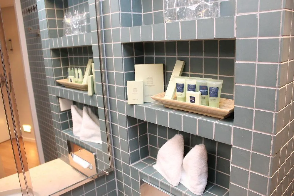 Wasserturm Hotel Cologne, Curio Collection By Hilton