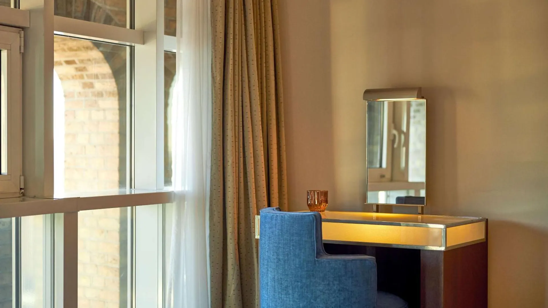 Wasserturm Hotel Cologne, Curio Collection By Hilton