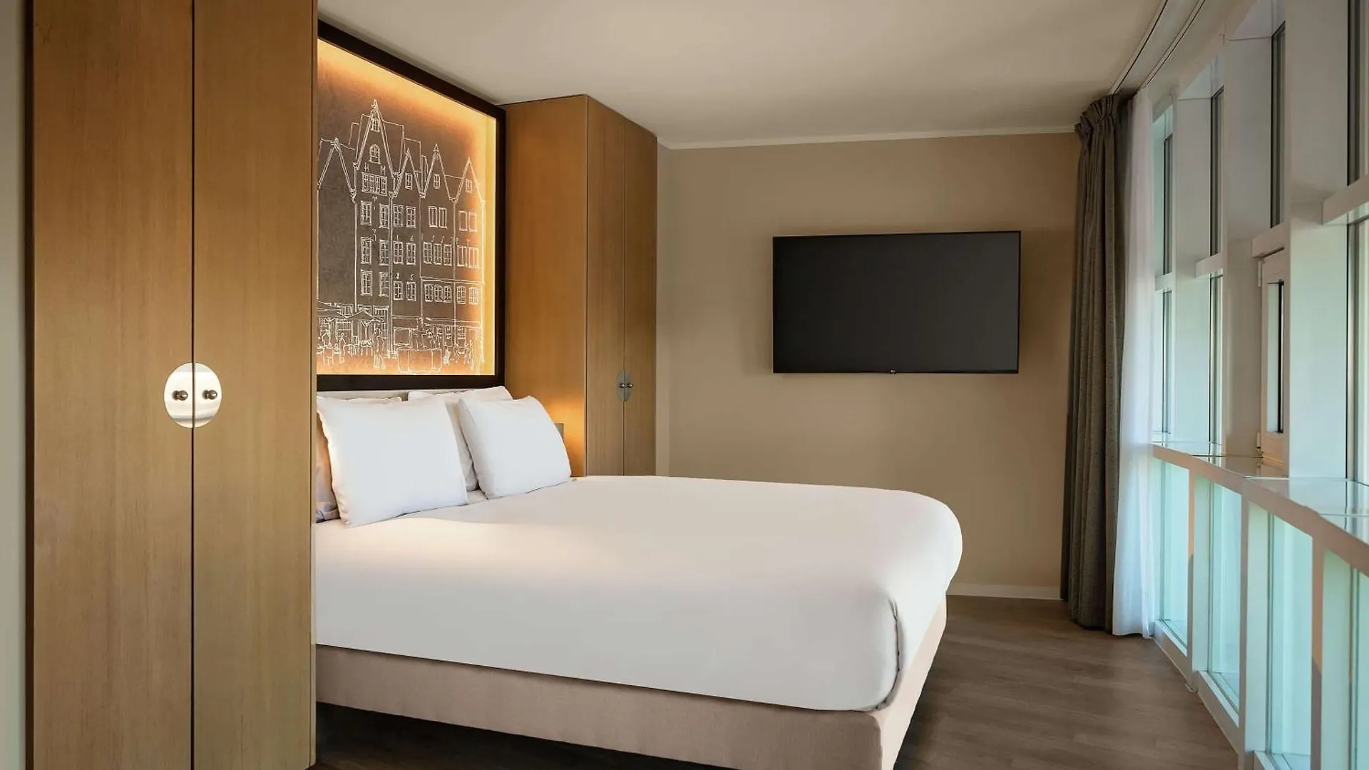 Wasserturm Hotel Cologne, Curio Collection By Hilton