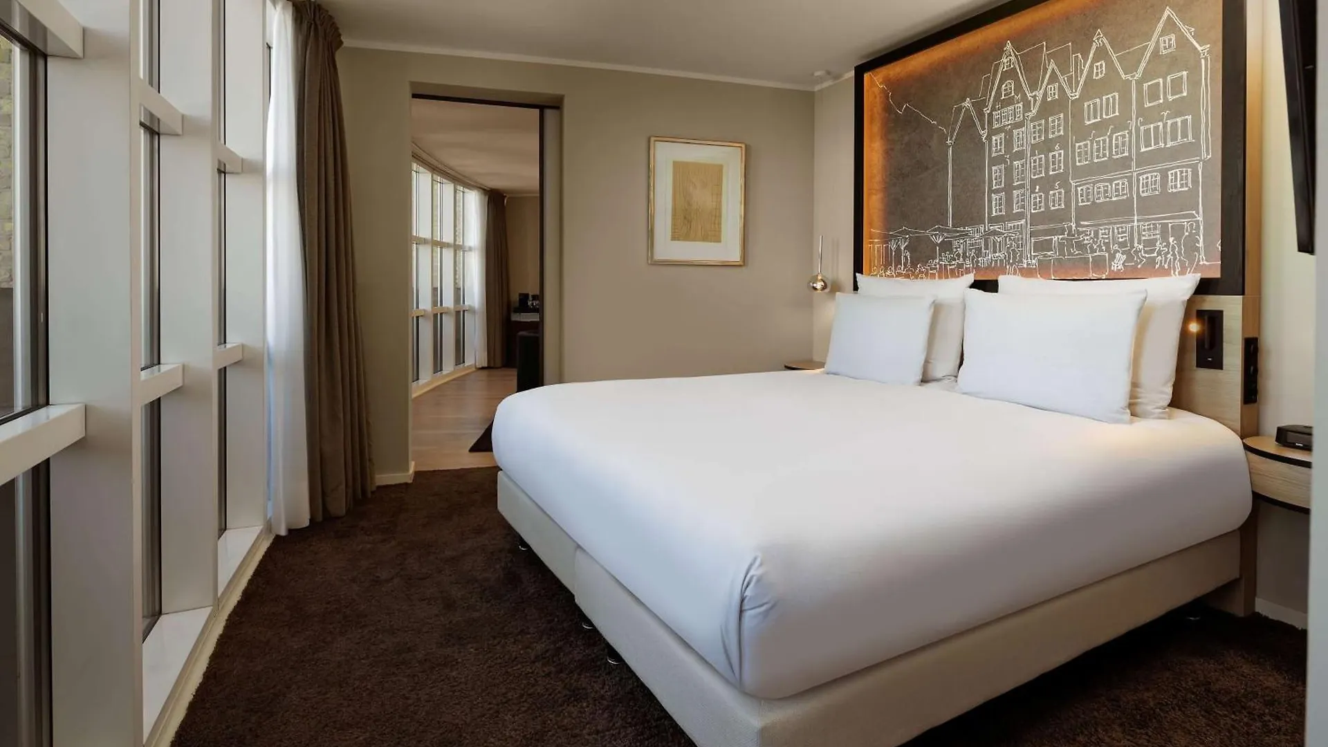Wasserturm Hotel Cologne, Curio Collection By Hilton