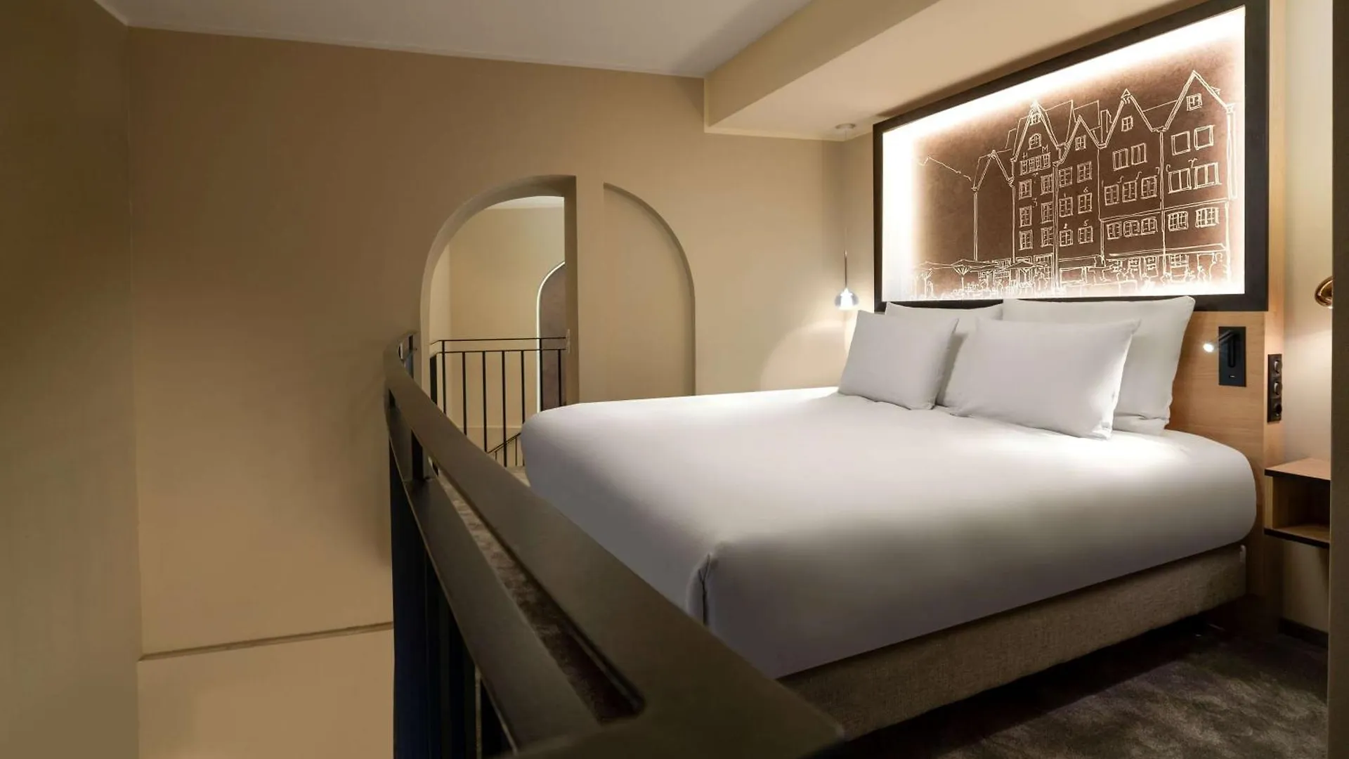 Wasserturm Hotel Cologne, Curio Collection By Hilton