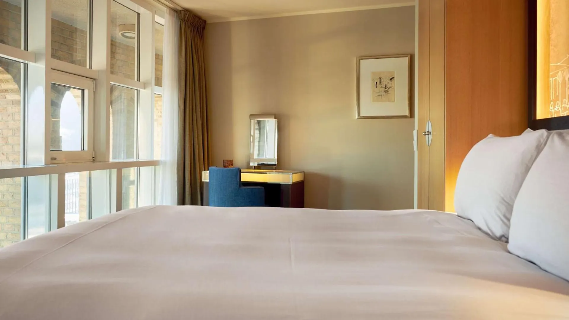 Wasserturm Hotel Cologne, Curio Collection By Hilton 4*,
