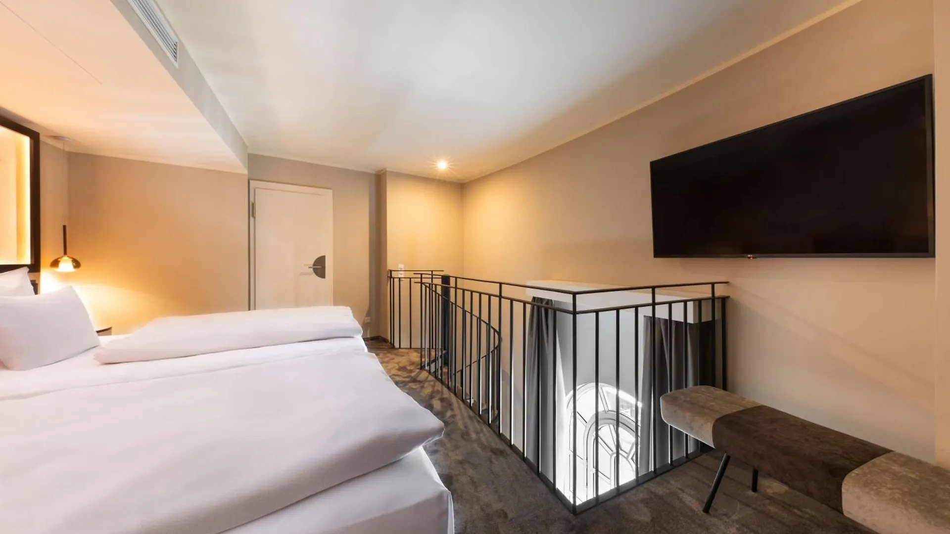 Wasserturm Hotel Cologne, Curio Collection By Hilton